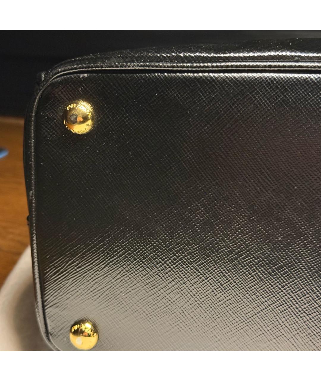 PRADA Черная сумка тоут из лакированной кожи, фото 6