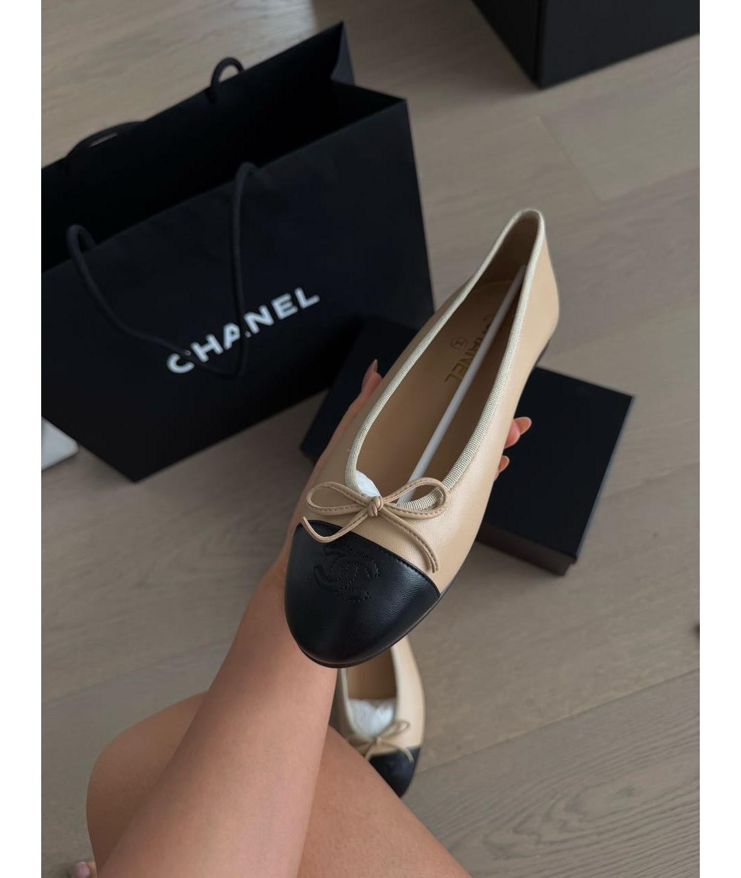CHANEL Бежевые кожаные балетки, фото 3