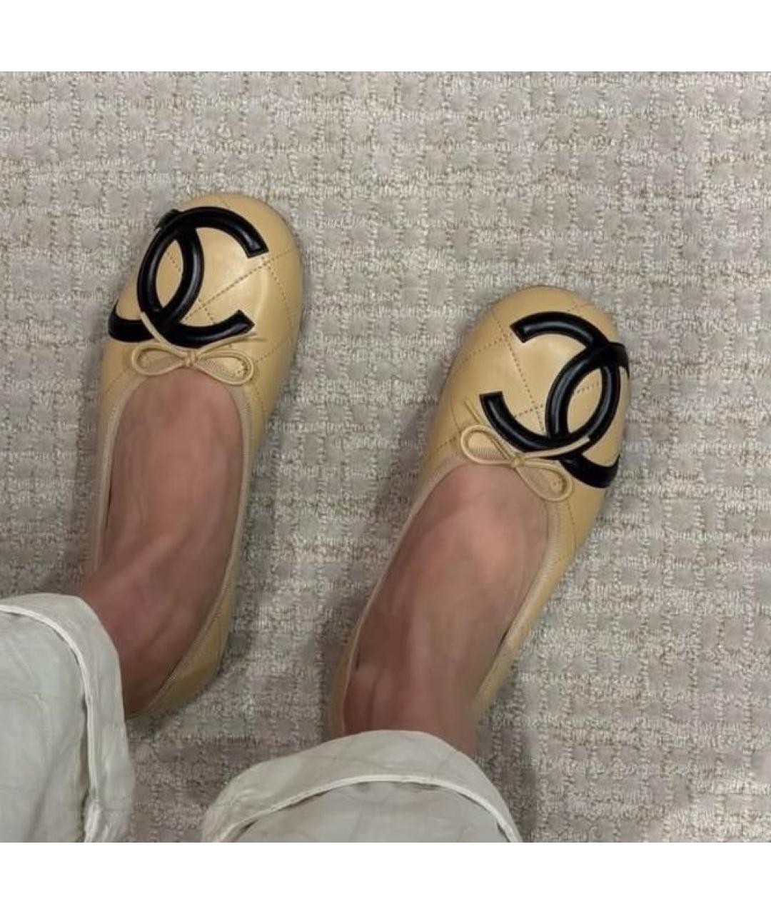 CHANEL Бежевые кожаные балетки, фото 3