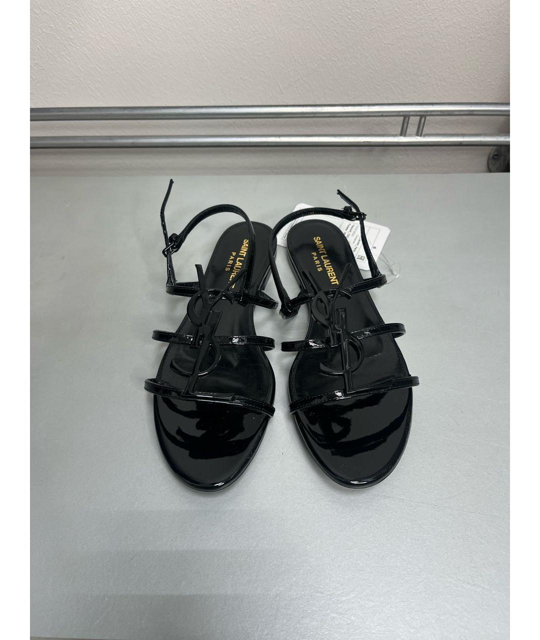 SAINT LAURENT Черные босоножки из лакированной кожи, фото 3