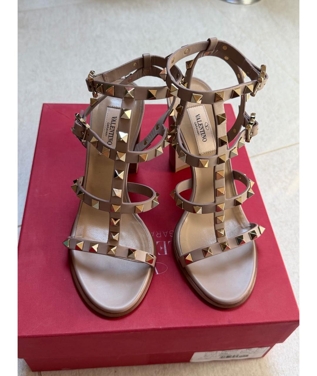 VALENTINO Бежевые кожаные босоножки, фото 2