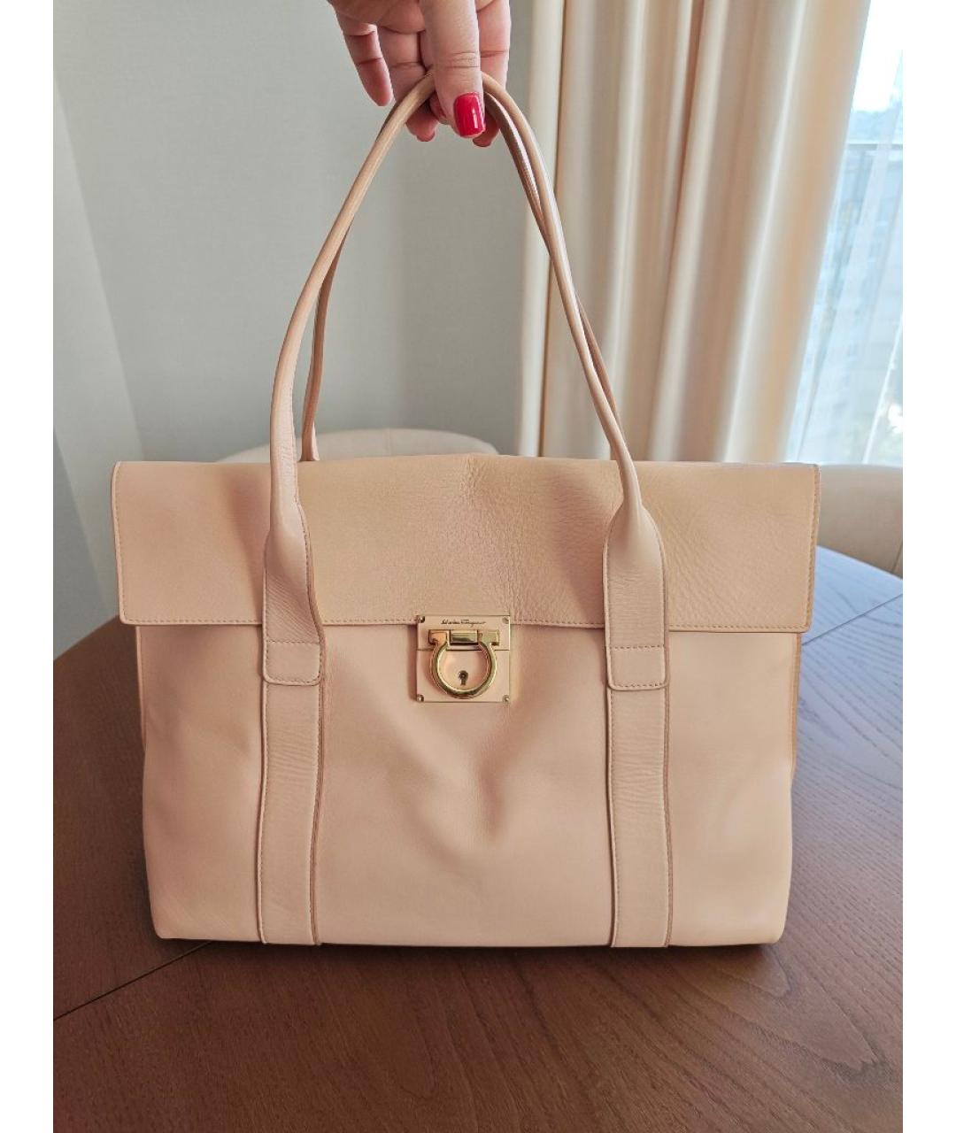 FERRAGAMO Бежевая кожаная сумка тоут, фото 8