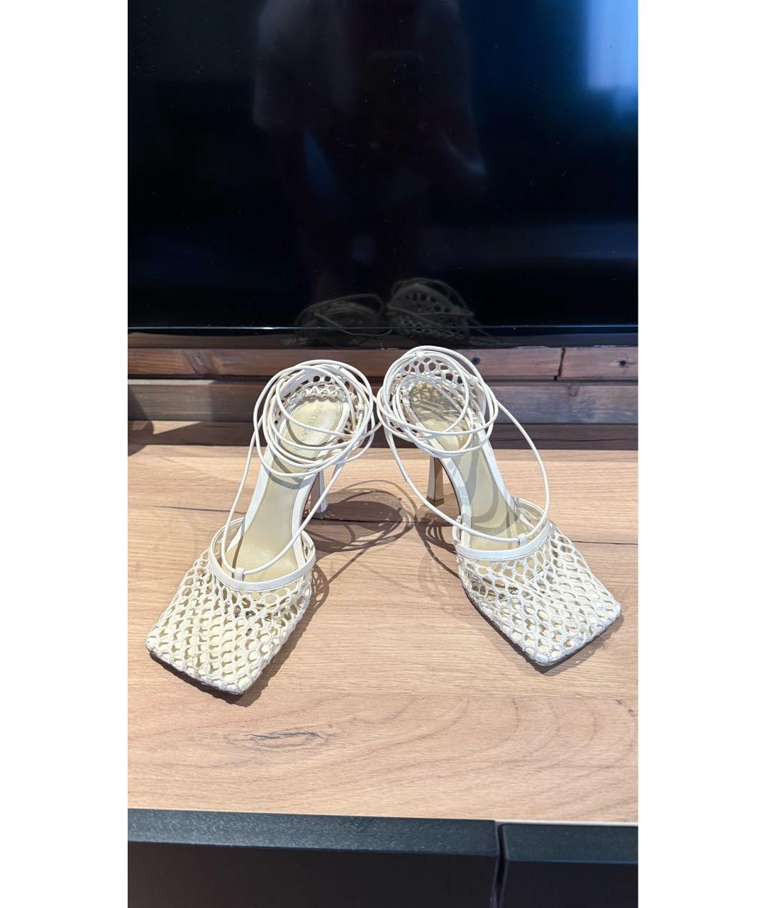 BOTTEGA VENETA Бежевые текстильные босоножки, фото 4