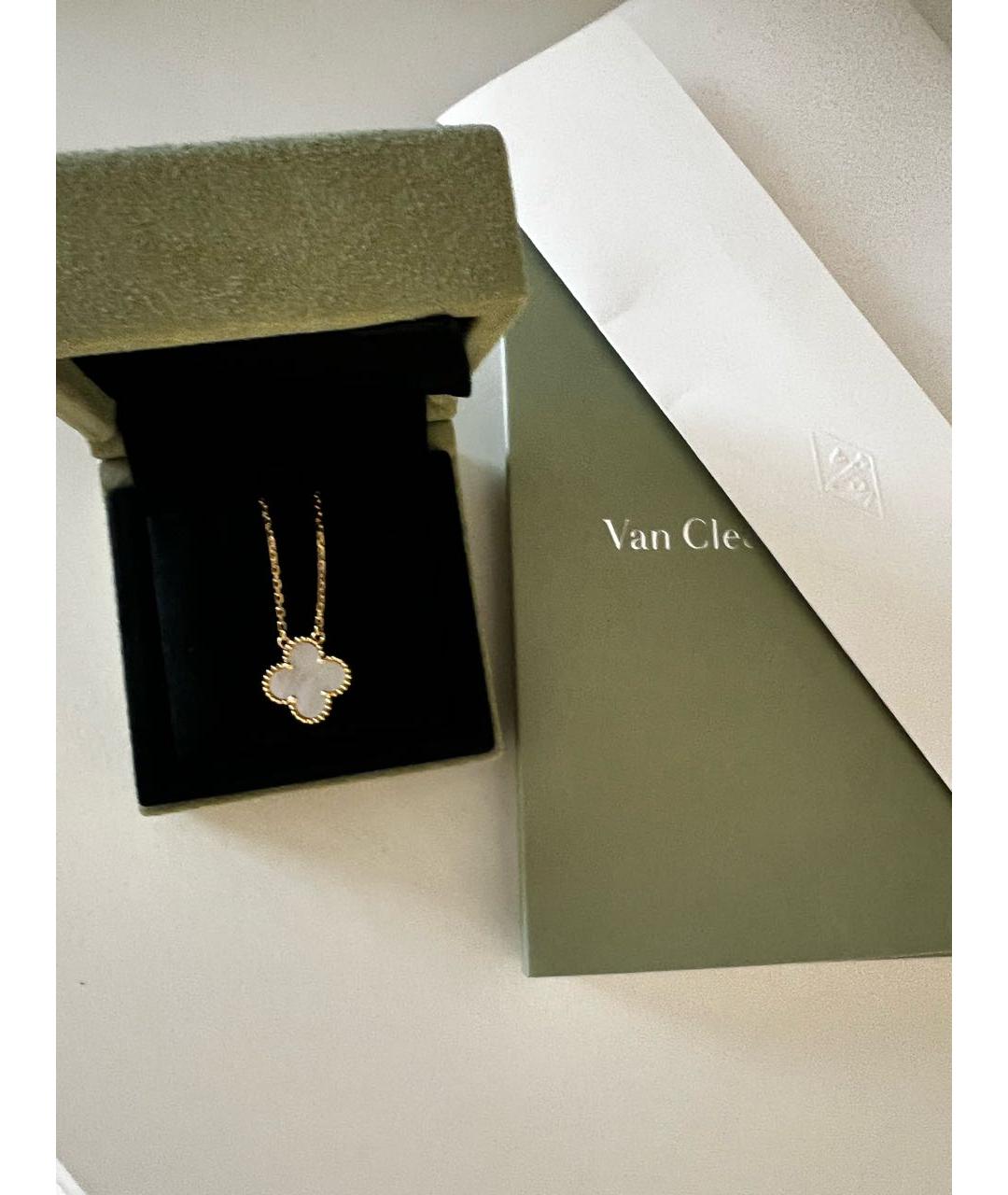 VAN CLEEF & ARPELS Бежевый кулон из желтого золота, фото 4