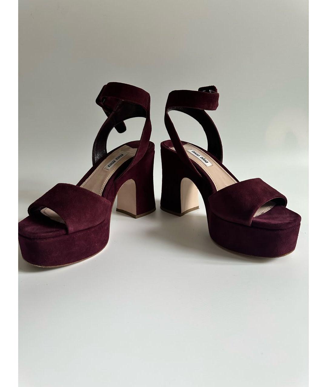 MIU MIU Бордовые замшевые босоножки, фото 6