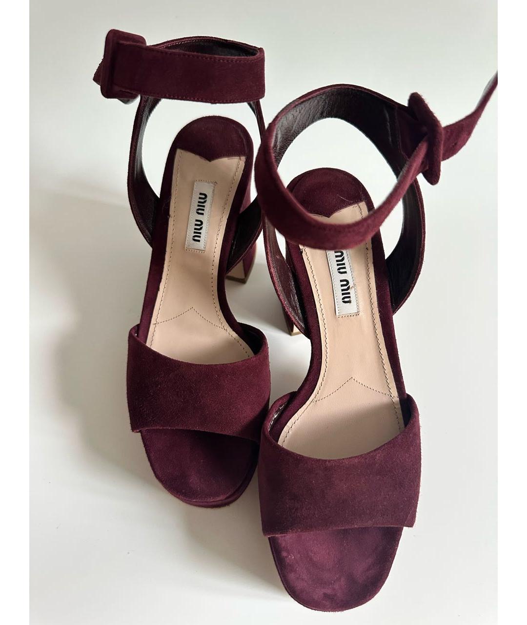 MIU MIU Бордовые замшевые босоножки, фото 3