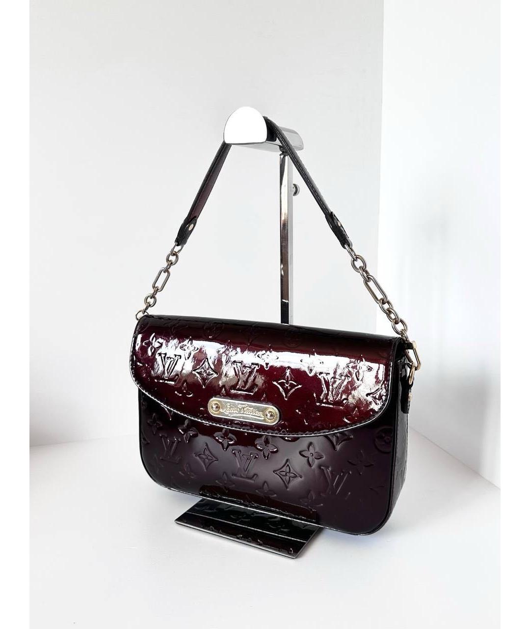 LOUIS VUITTON Бордовая сумка через плечо из лакированной кожи, фото 4