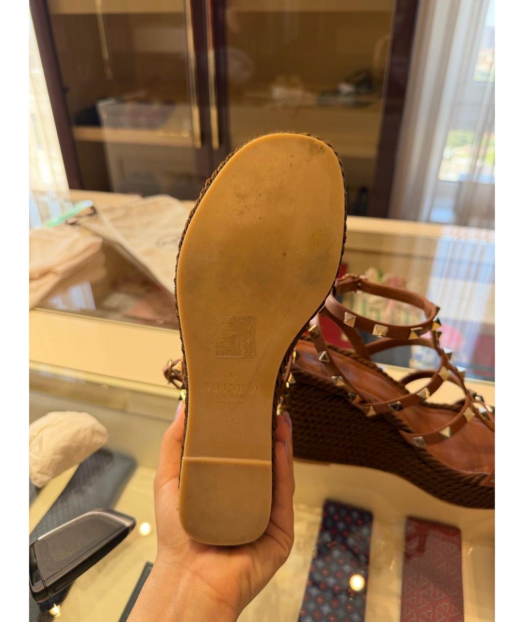 VALENTINO Коричневые кожаные босоножки, фото 3