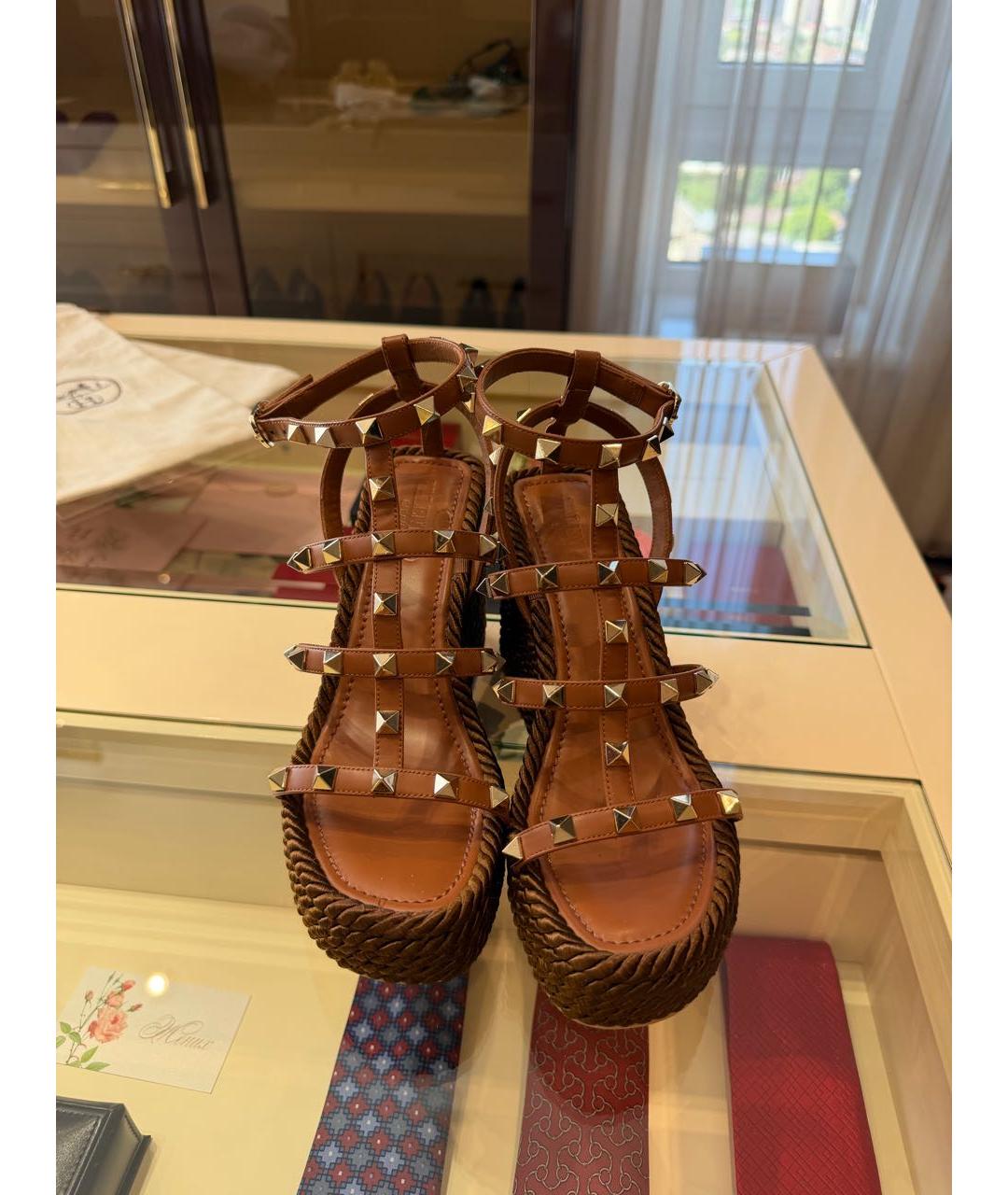VALENTINO Коричневые кожаные босоножки, фото 2