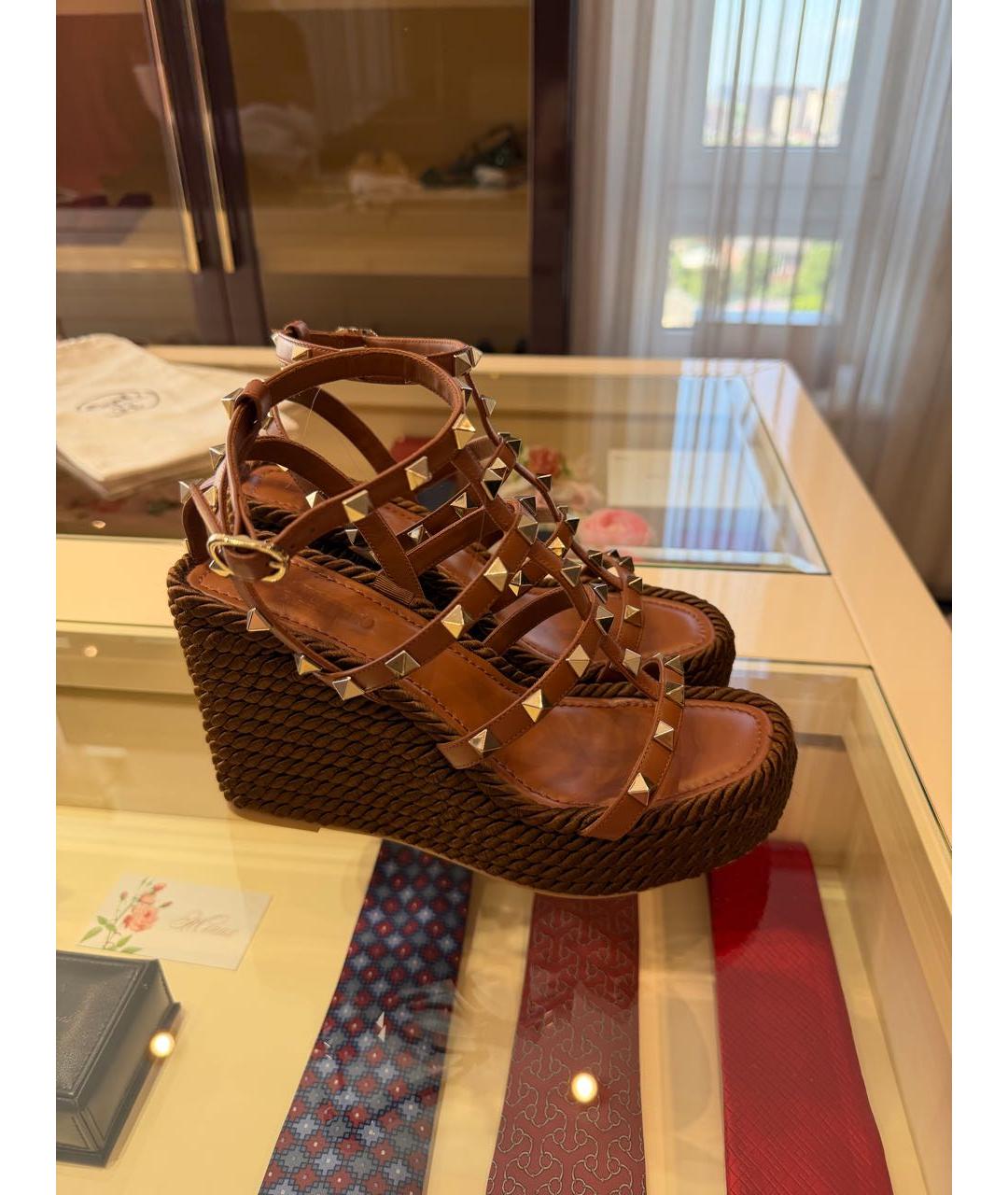 VALENTINO Коричневые кожаные босоножки, фото 4