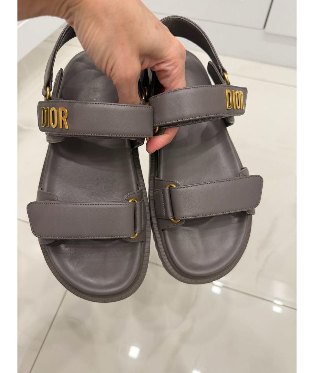 CHRISTIAN DIOR Серые кожаные сандалии, фото 2
