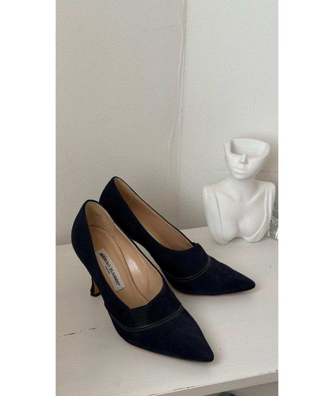 MANOLO BLAHNIK Темно-синие замшевые туфли, фото 5