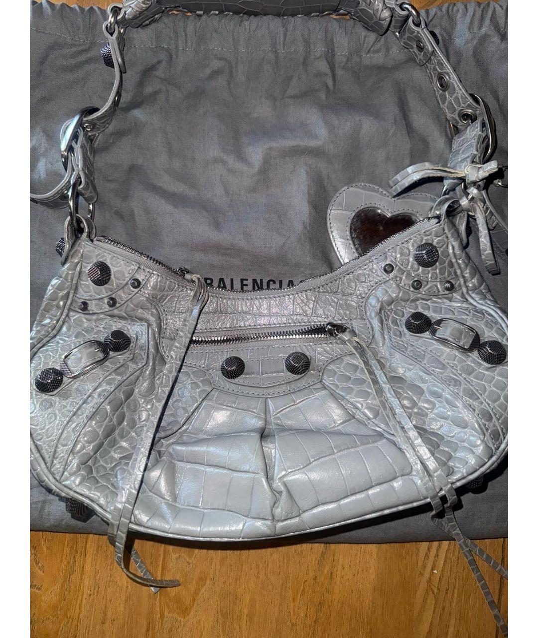 BALENCIAGA Серая сумка через плечо из лакированной кожи, фото 2