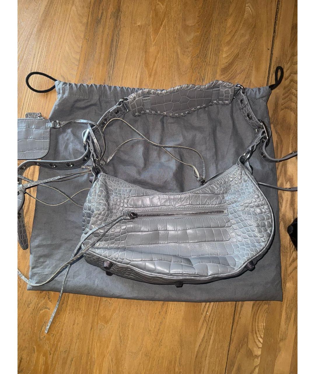 BALENCIAGA Серая сумка через плечо из лакированной кожи, фото 3