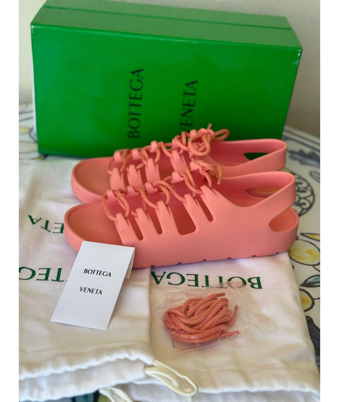 BOTTEGA VENETA Розовые резиновые сандалии, фото 3