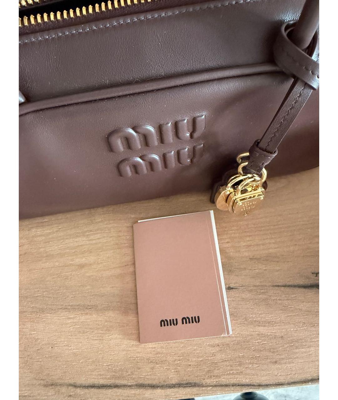 MIU MIU Коричневая кожаная сумка с короткими ручками, фото 5