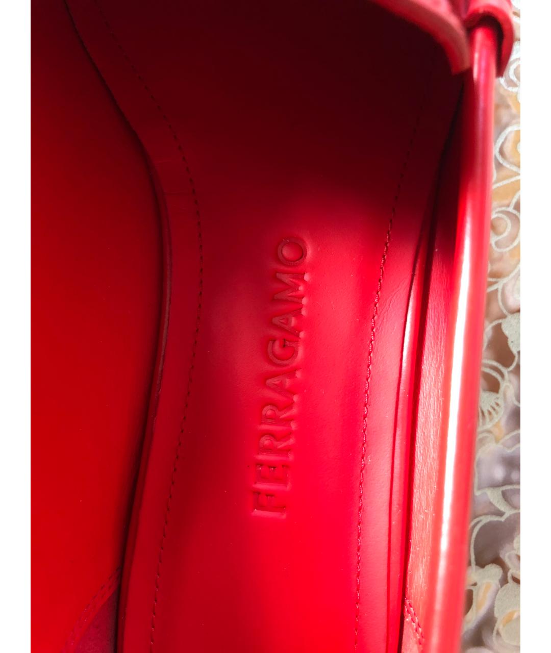 FERRAGAMO Красные кожаные лоферы, фото 7