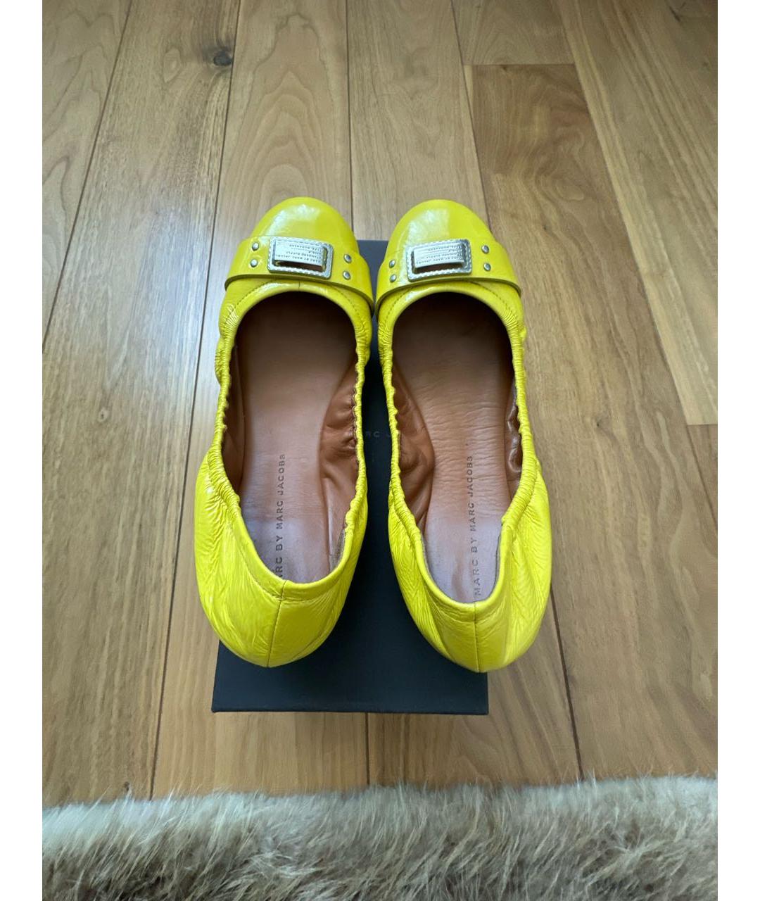 MARC BY MARC JACOBS Желтые балетки из лакированной кожи, фото 3