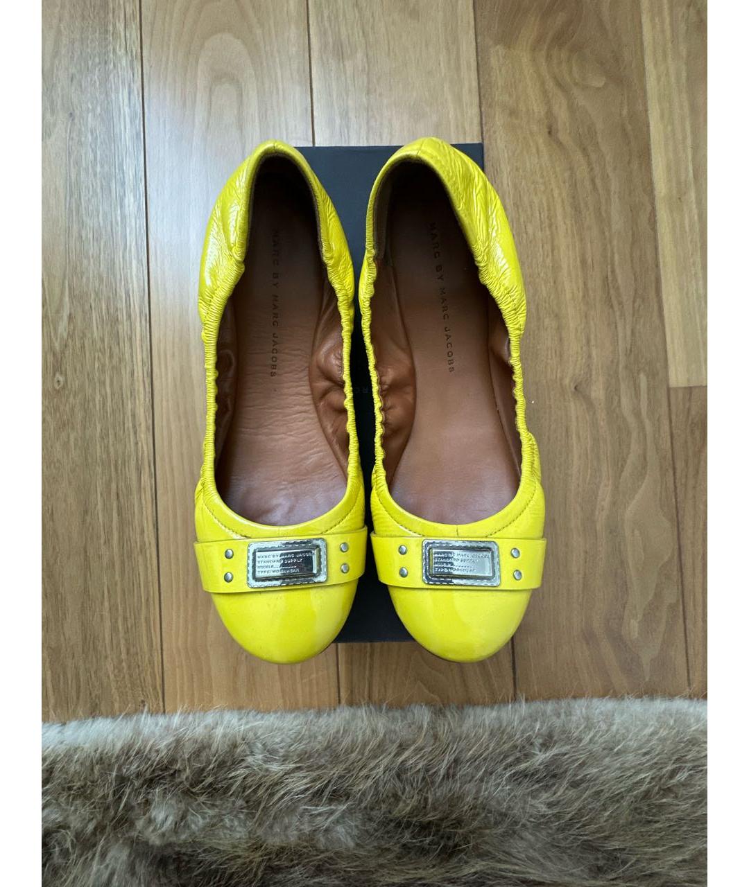 MARC BY MARC JACOBS Желтые балетки из лакированной кожи, фото 2