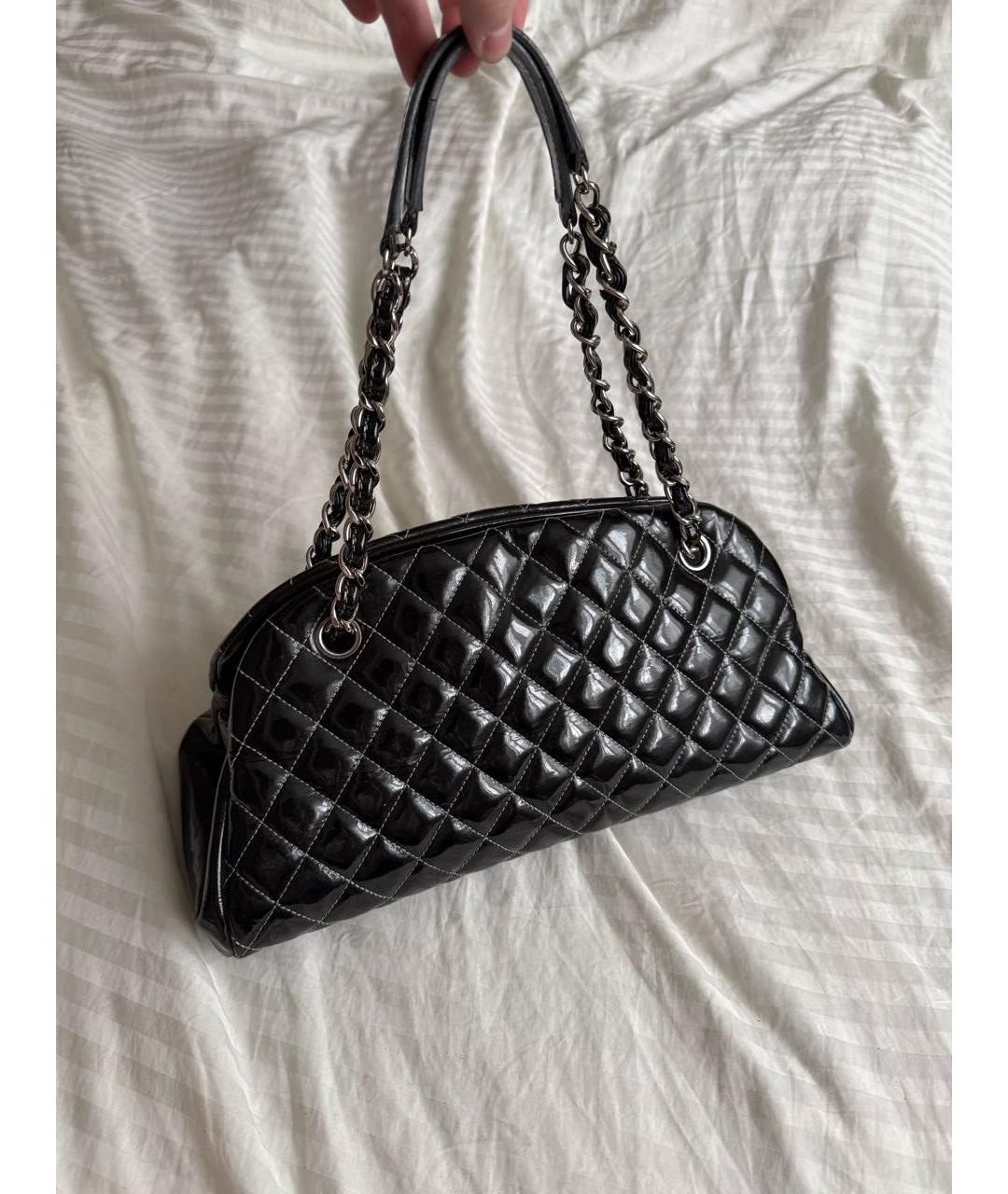 CHANEL Черная сумка с короткими ручками из лакированной кожи, фото 2