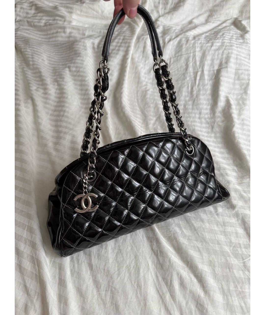 CHANEL Черная сумка с короткими ручками из лакированной кожи, фото 7