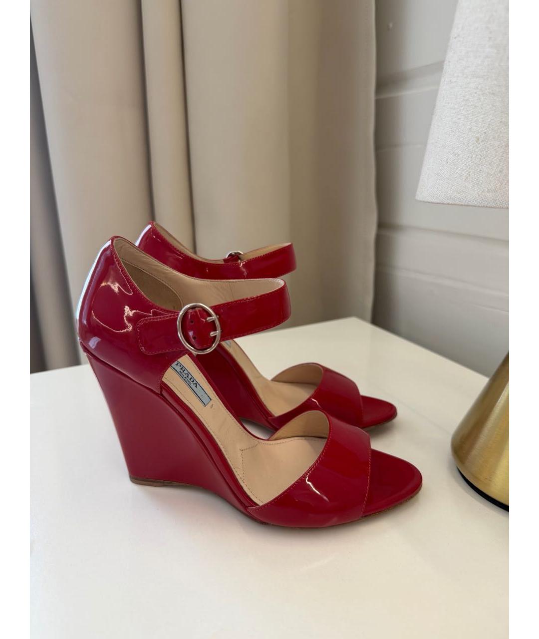 PRADA Красные босоножки из лакированной кожи, фото 8