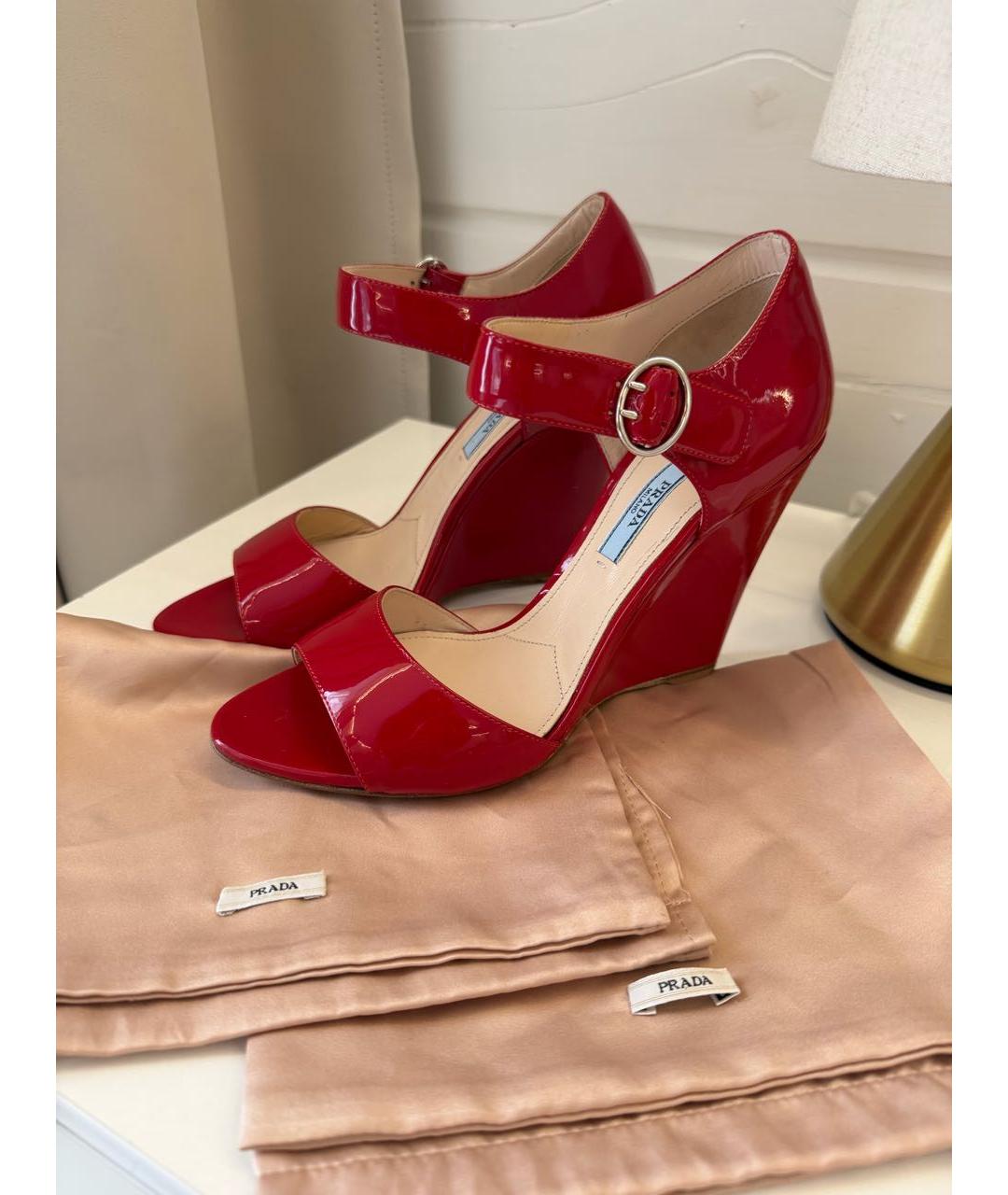 PRADA Красные босоножки из лакированной кожи, фото 5