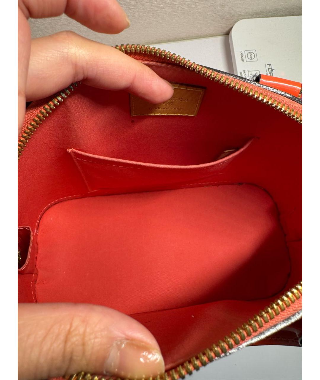 LOUIS VUITTON Красная сумка с короткими ручками из лакированной кожи, фото 4