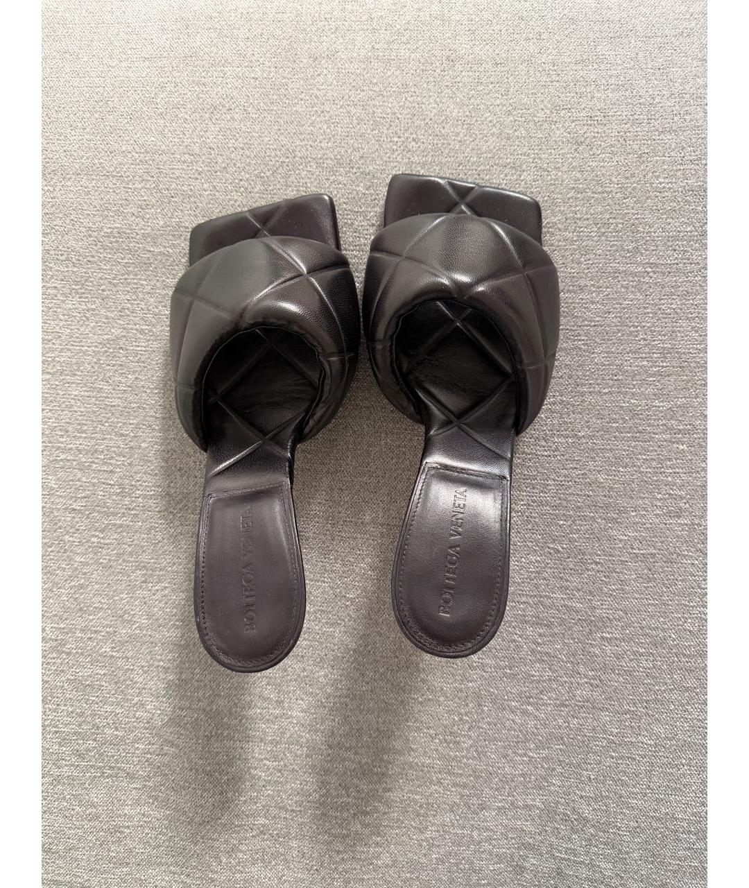 BOTTEGA VENETA Черные кожаные мюли, фото 2