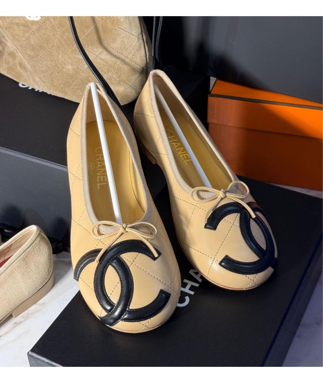 CHANEL Бежевые кожаные балетки, фото 2