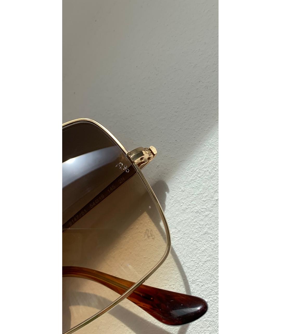 RAY BAN Коричневые металлические солнцезащитные очки, фото 2