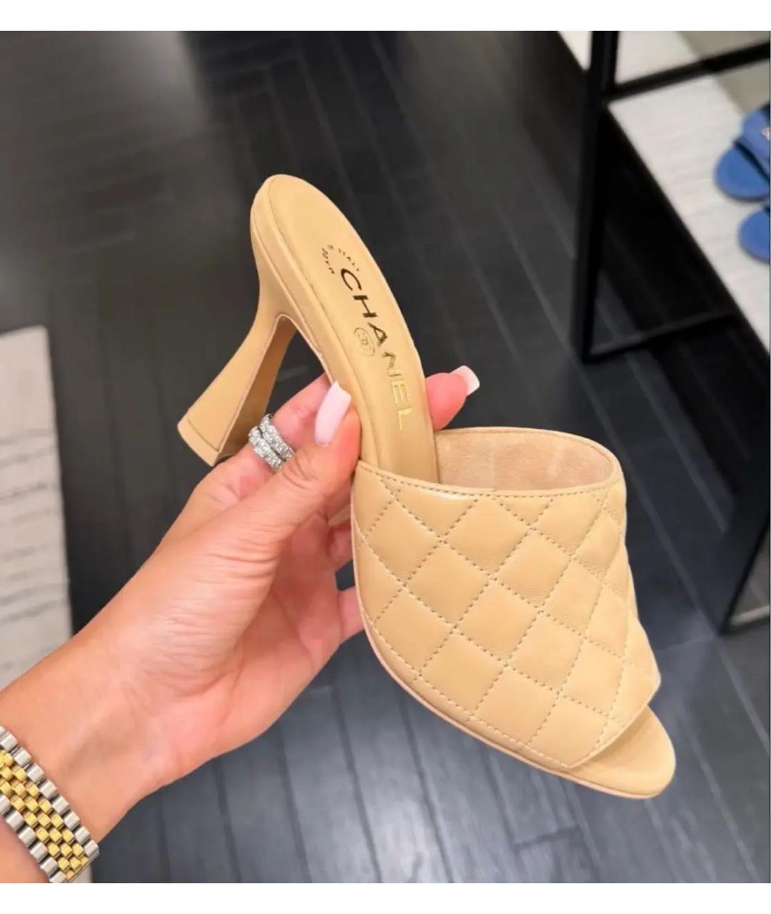CHANEL Бежевые кожаные мюли, фото 4