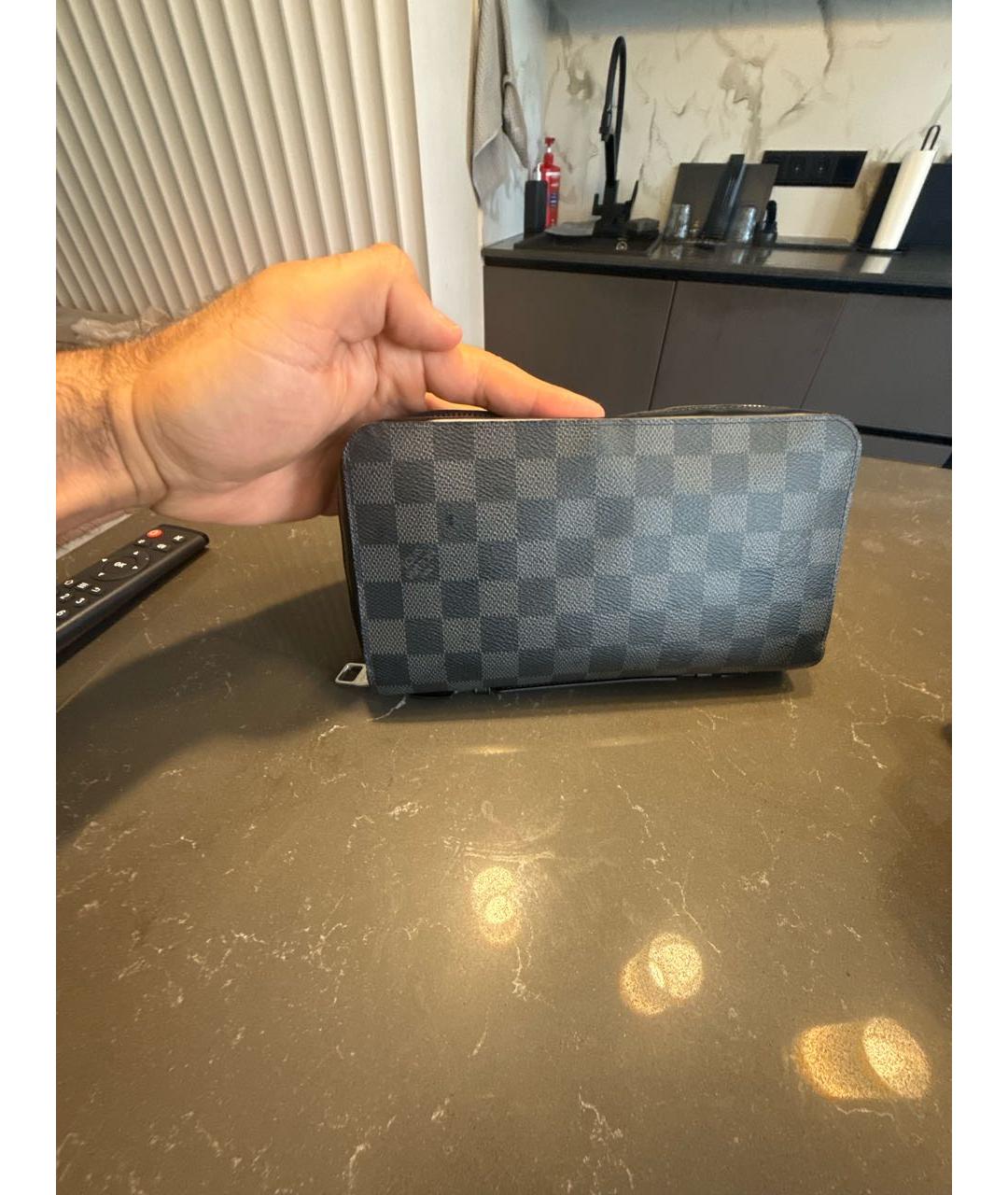 LOUIS VUITTON Антрацитовая кожаная барсетка, фото 3