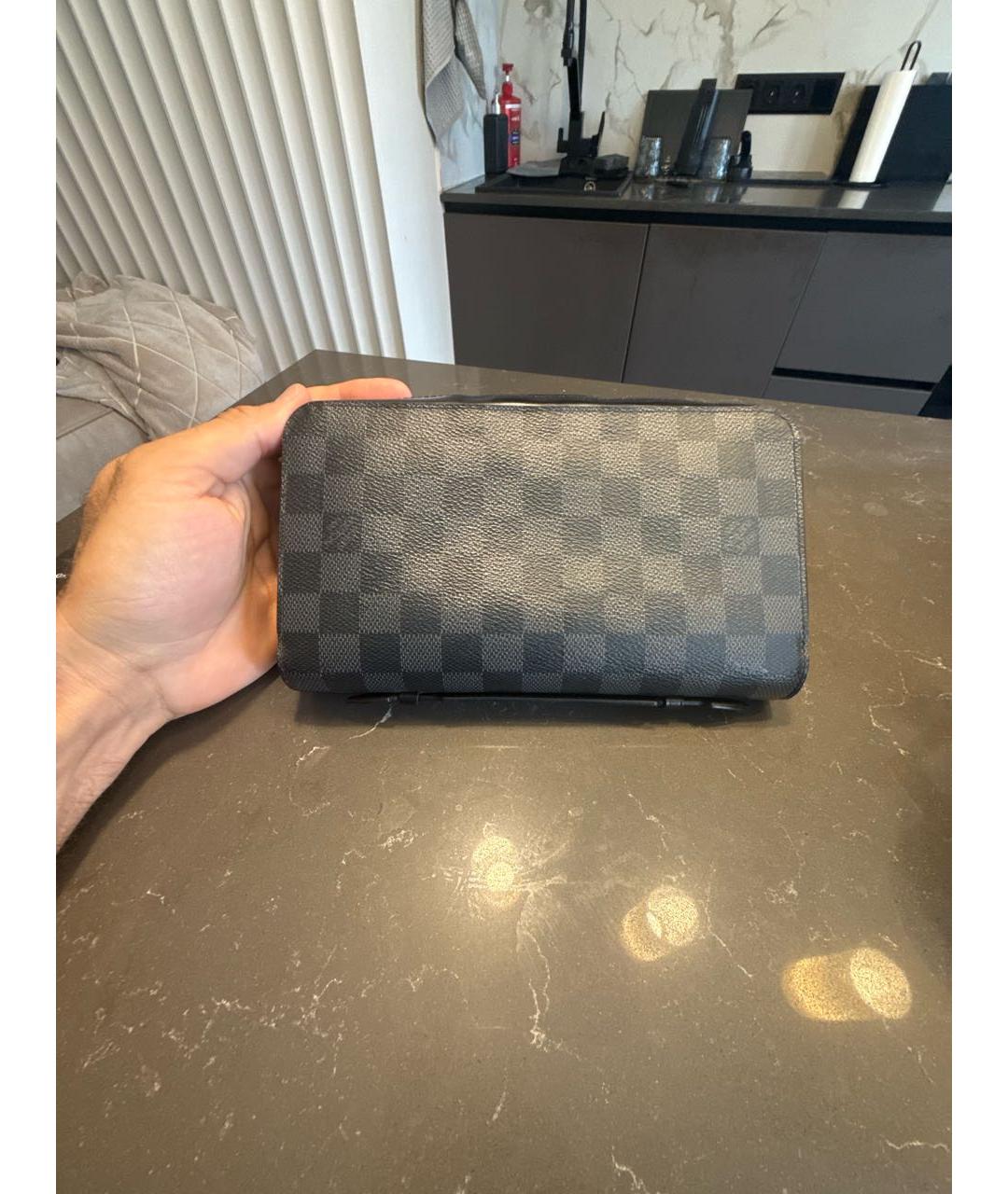 LOUIS VUITTON Антрацитовая кожаная барсетка, фото 5
