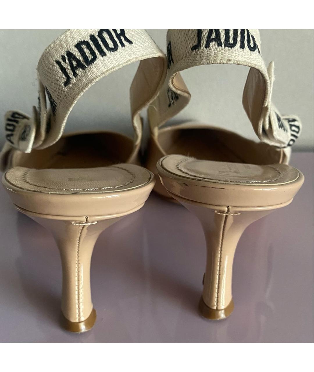 CHRISTIAN DIOR Бежевые туфли из лакированной кожи, фото 4