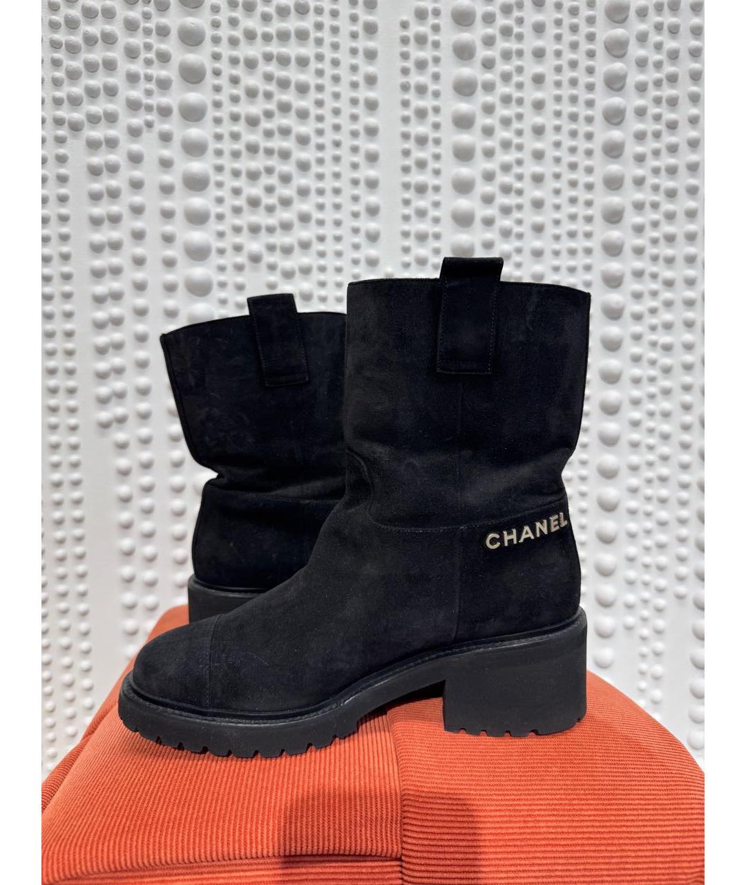 CHANEL Черные замшевые полусапоги, фото 5
