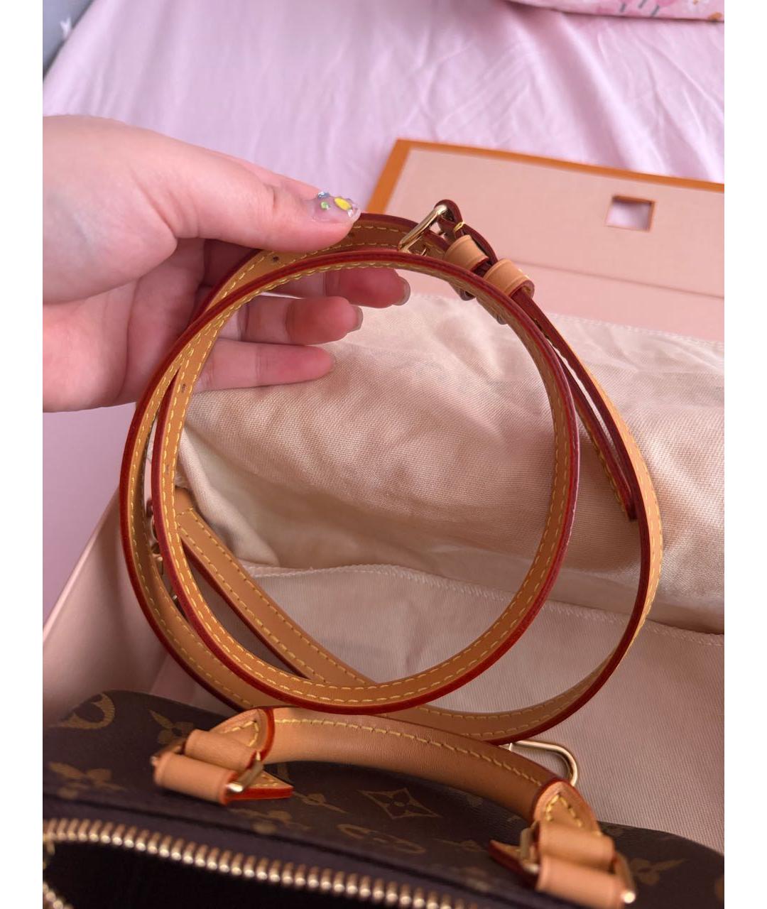 LOUIS VUITTON Кожаная сумка с короткими ручками, фото 4