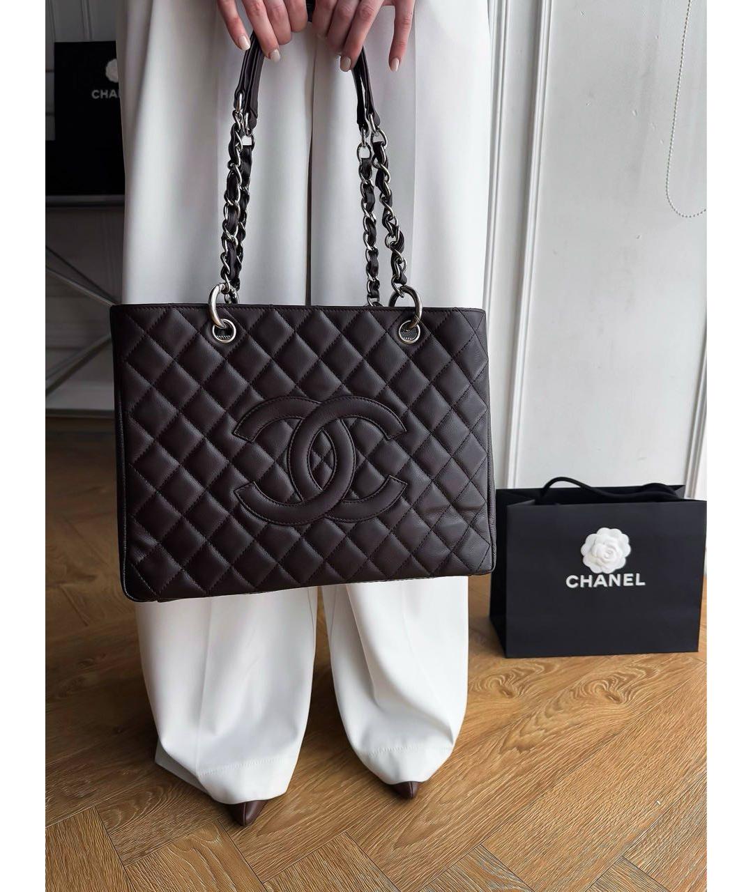 CHANEL Коричневая кожаная сумка тоут, фото 2