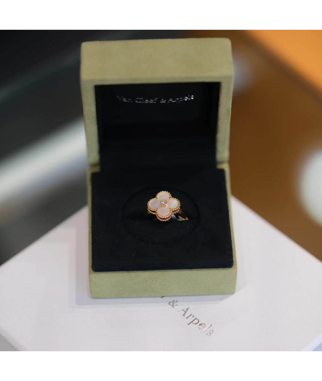 VAN CLEEF & ARPELS Белое кольцо из желтого золота, фото 2