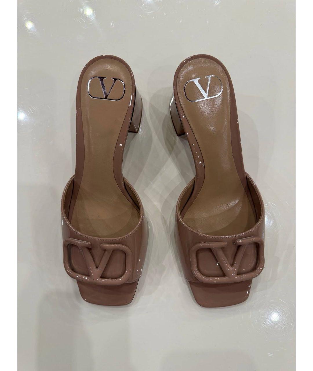 VALENTINO Коралловые сандалии из лакированной кожи, фото 2