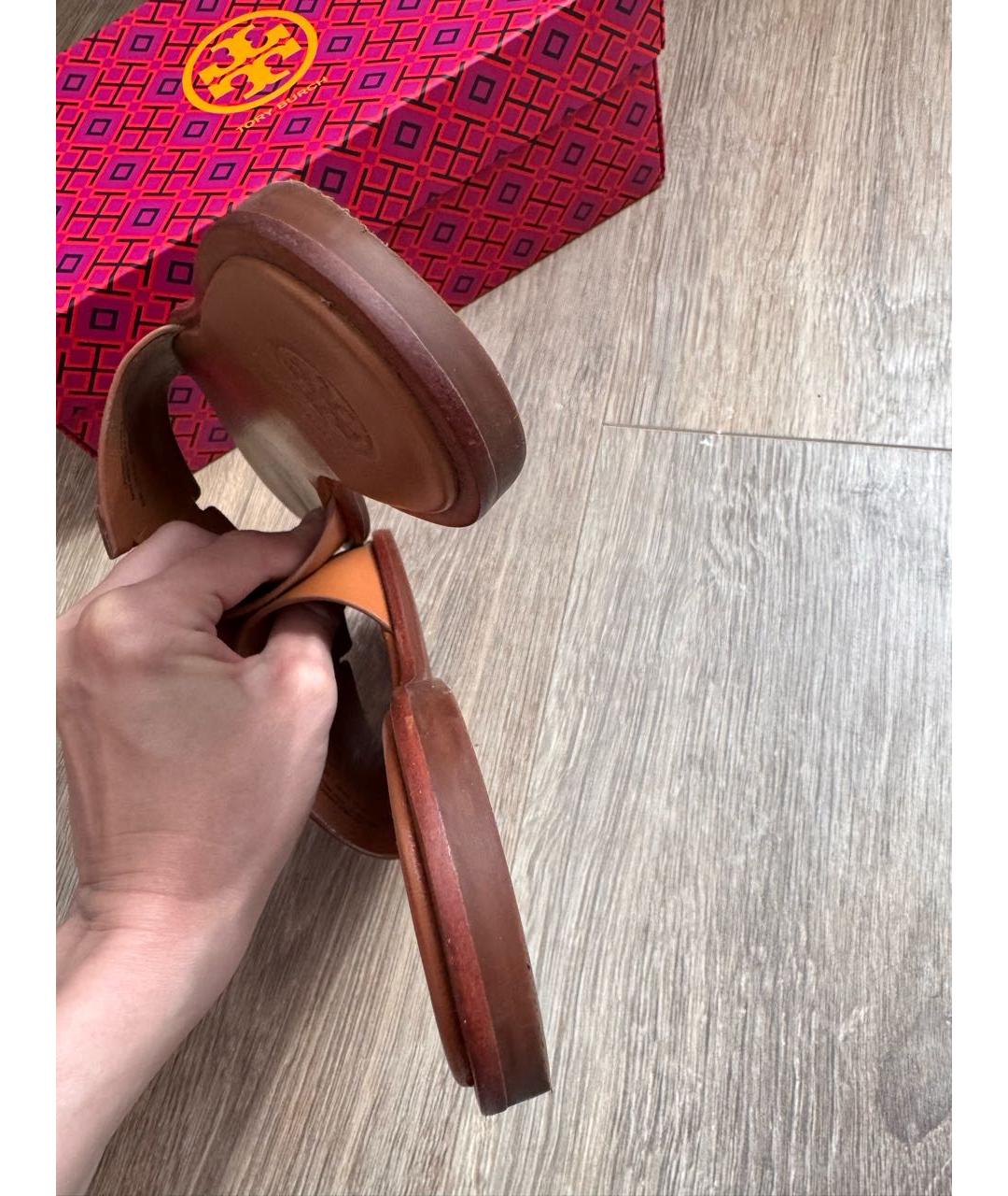 TORY BURCH Коричневые кожаные шлепанцы, фото 6