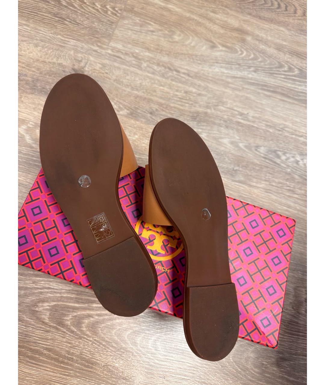 TORY BURCH Коричневые кожаные шлепанцы, фото 5