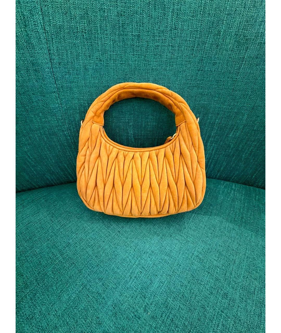MIU MIU Оранжевая замшевая сумка с короткими ручками, фото 3