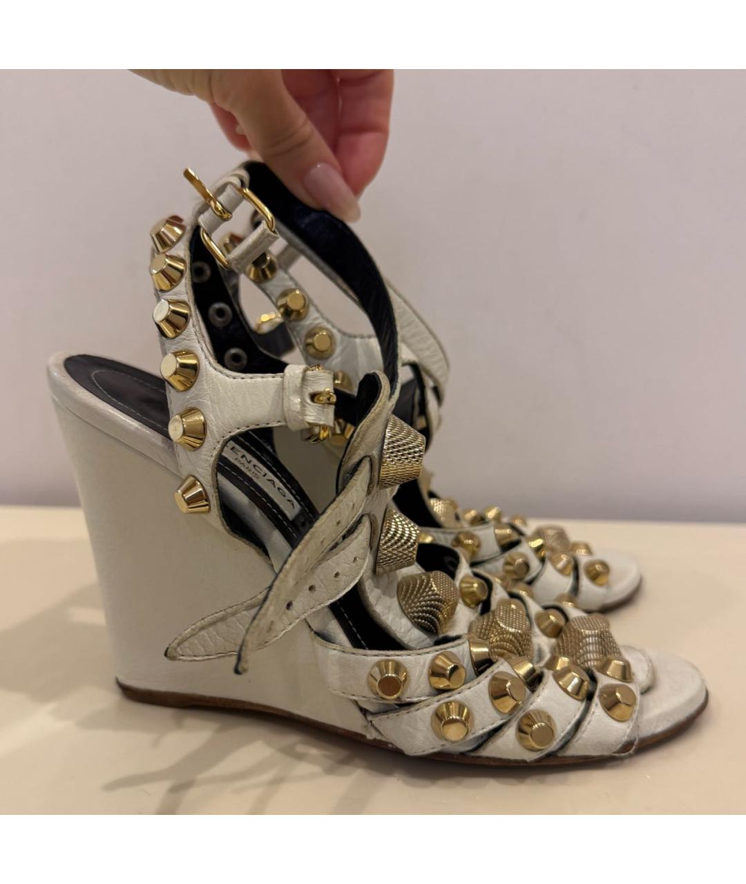 BALENCIAGA Белые кожаные босоножки, фото 5
