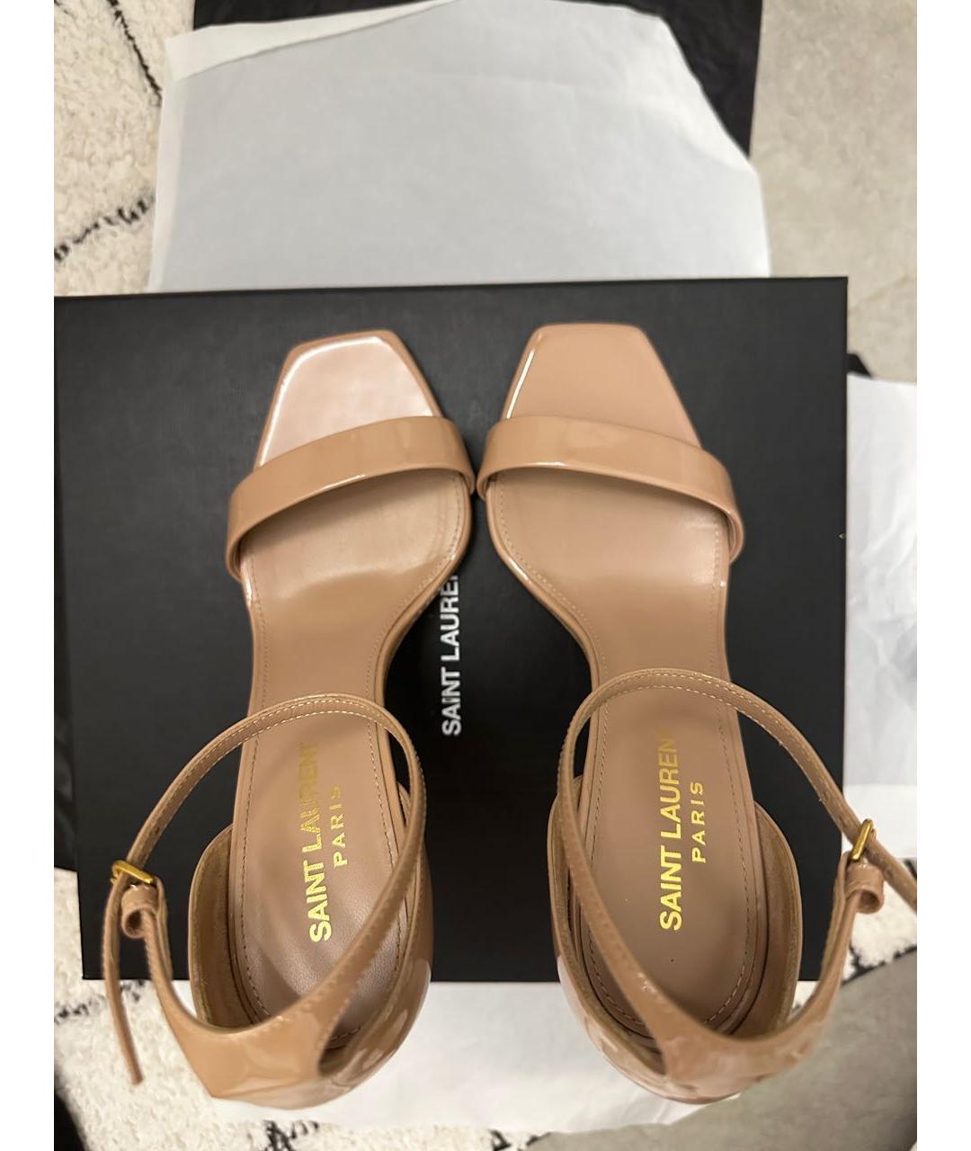 SAINT LAURENT Бежевые босоножки из лакированной кожи, фото 3