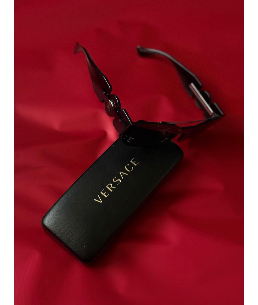 VERSACE Антрацитовые пластиковые солнцезащитные очки, фото 3