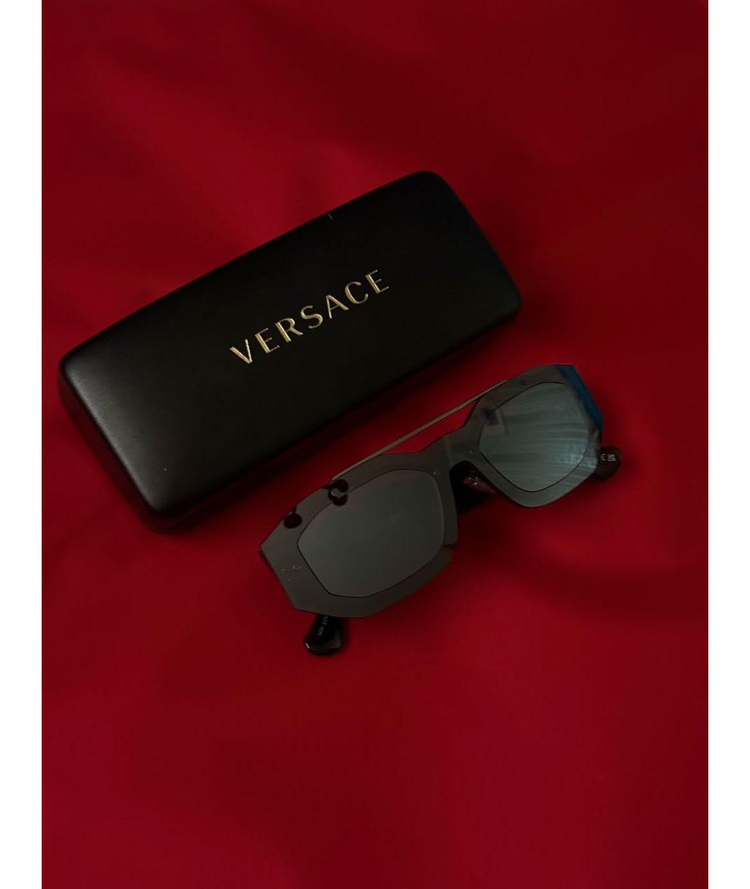 VERSACE Антрацитовые пластиковые солнцезащитные очки, фото 2