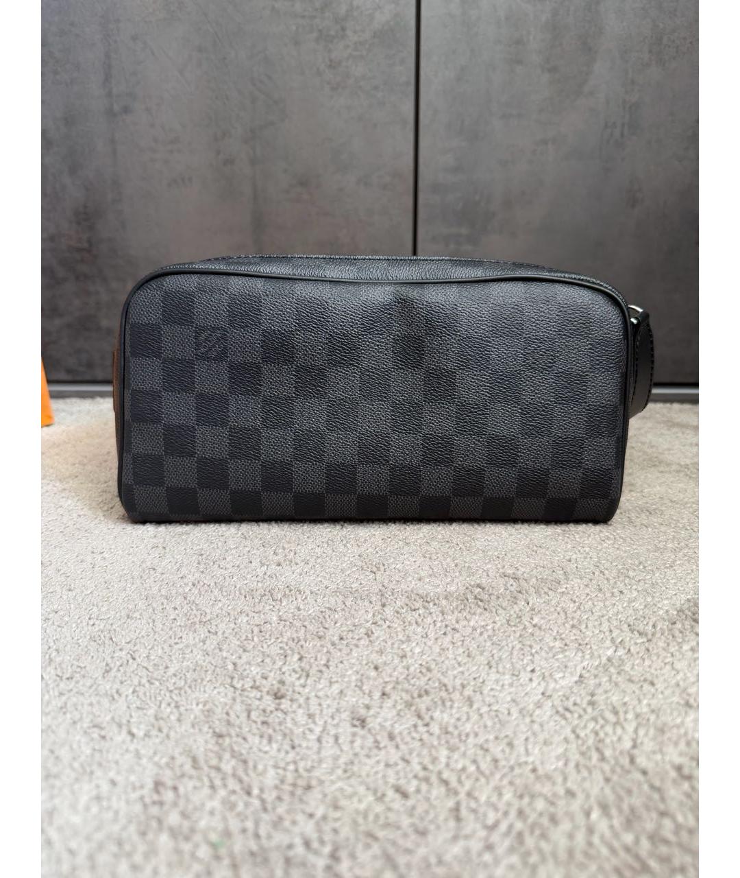 LOUIS VUITTON Серая барсетка, фото 3