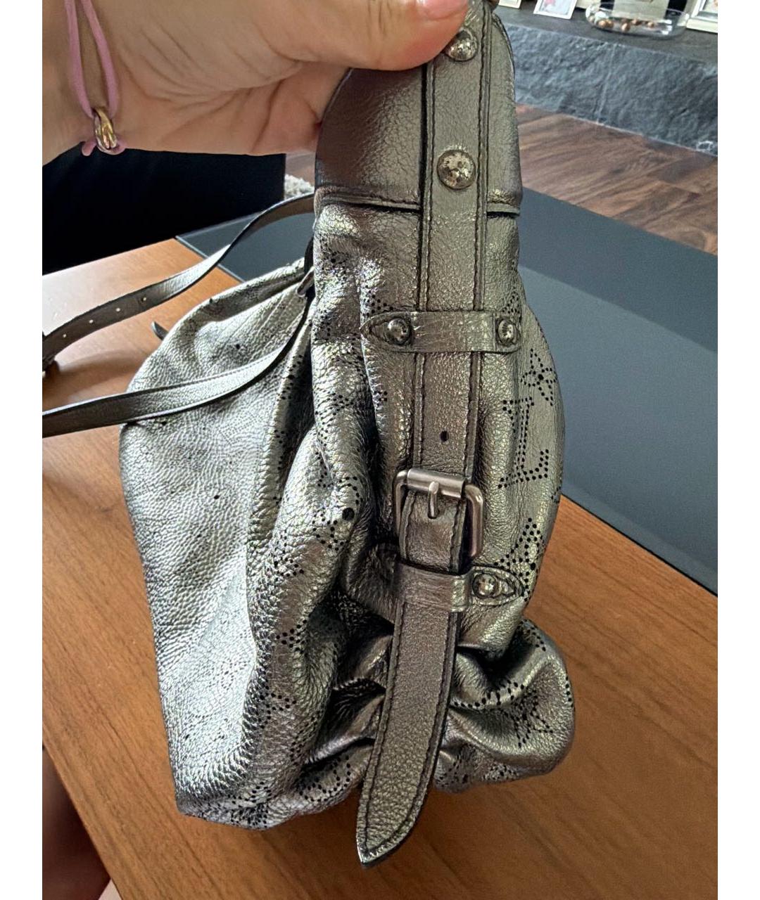 LOUIS VUITTON Серебряная кожаная сумка через плечо, фото 3