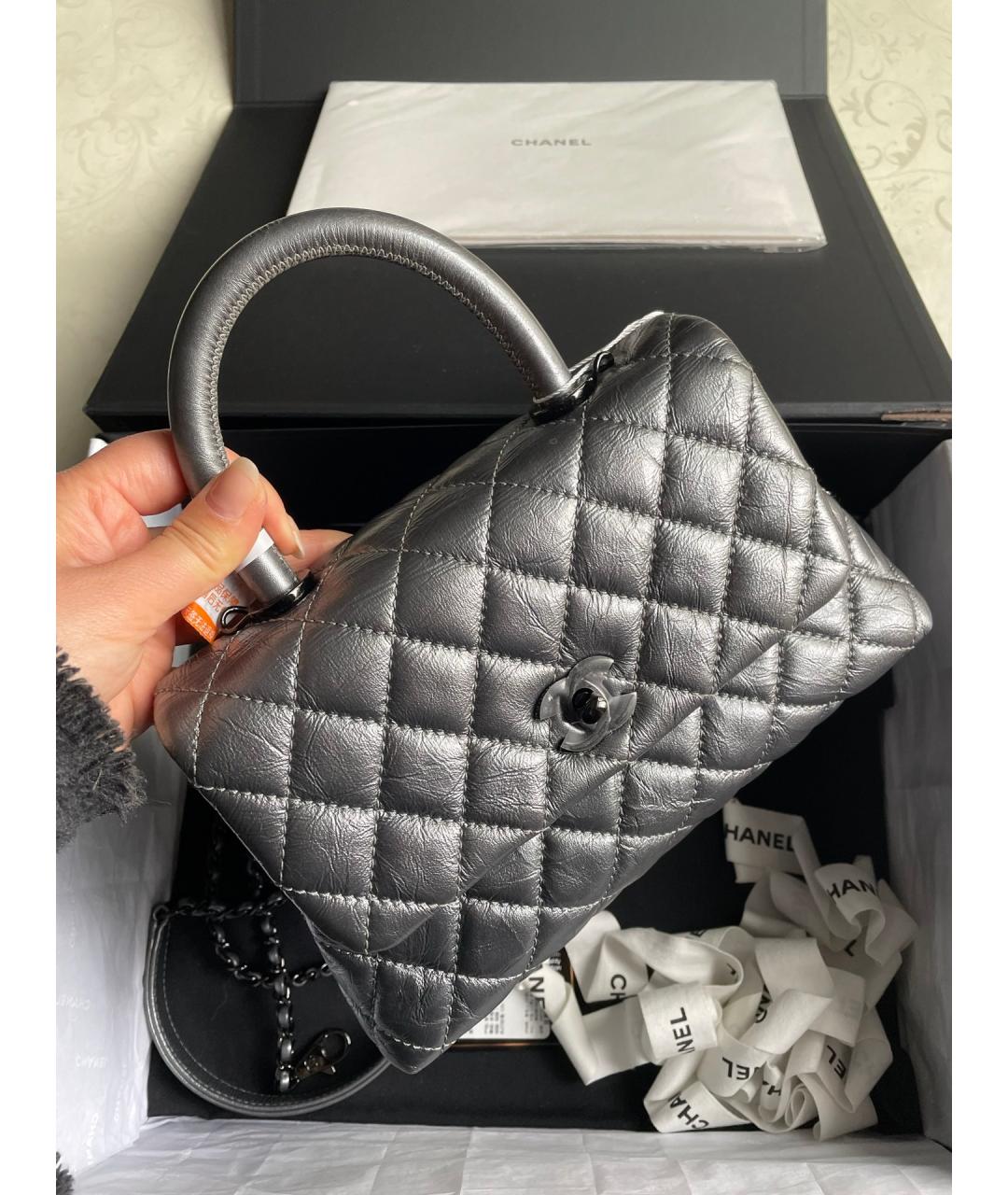 CHANEL Серая кожаная сумка с короткими ручками, фото 2
